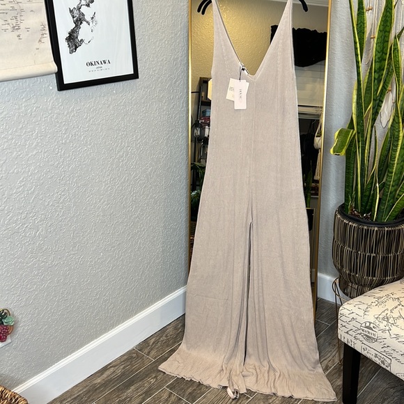 House of CB 'Evana' Stone Ribbed Knit Jumpsuit NWT - Picture 7 of 9